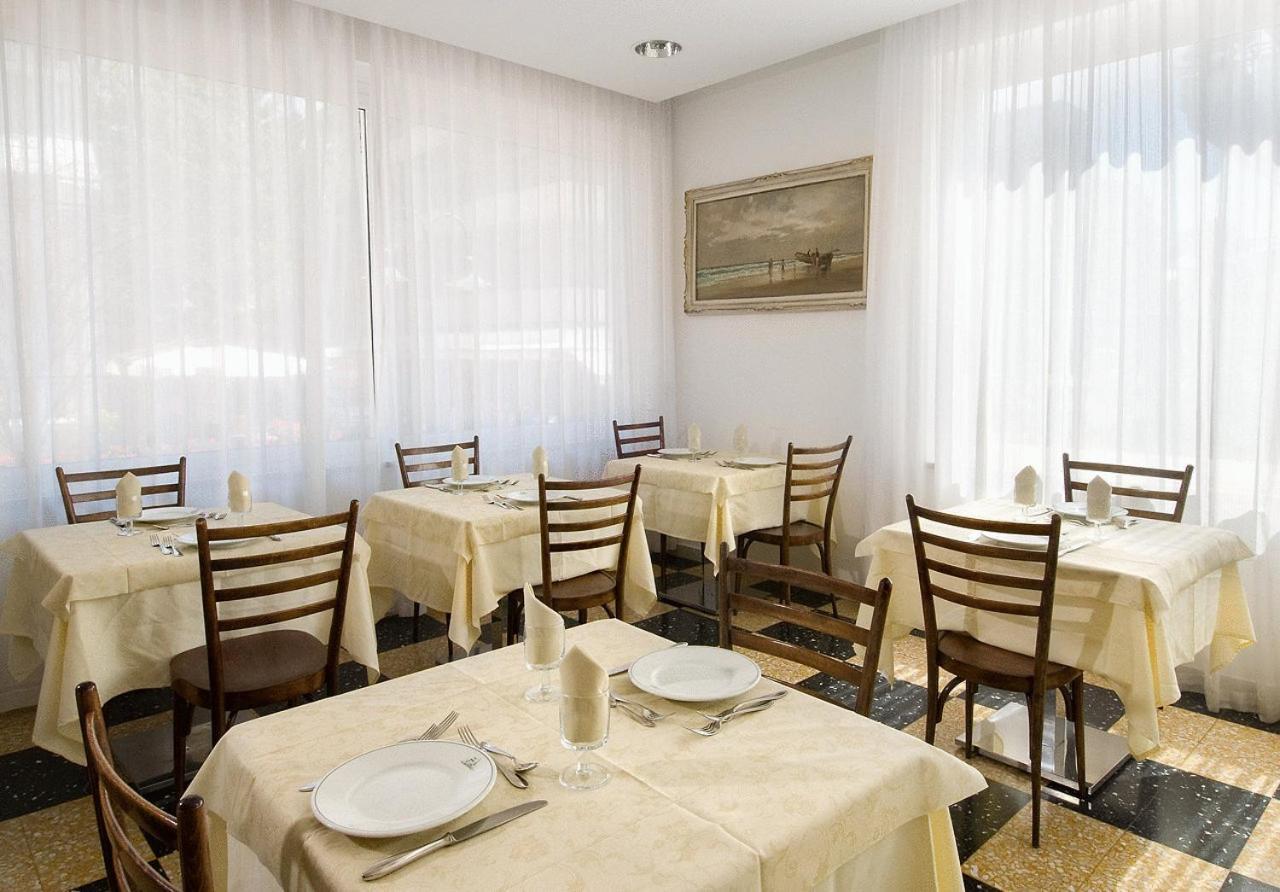 Hotel Belmar Cattolica Kültér fotó
